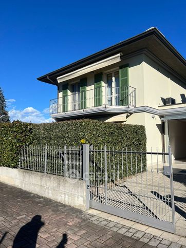 Villetta a schiera in residenziale in Via Anello 1