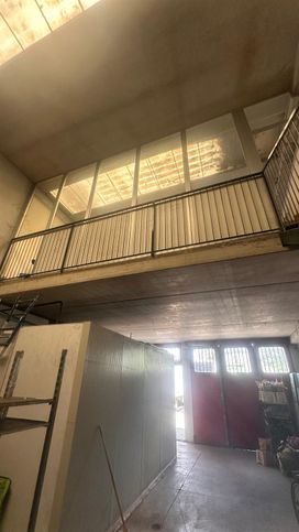Capannone in commerciale in