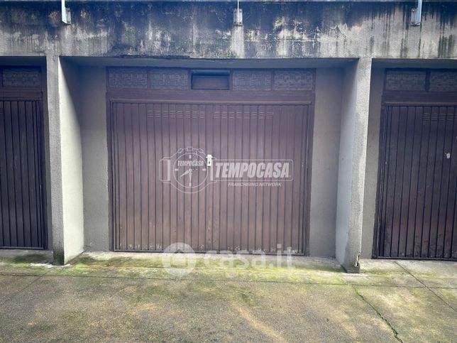 Box/posto auto in residenziale in Via Silvio Pellico 5