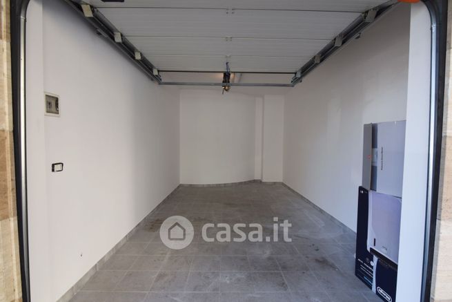 Box/posto auto in residenziale in Via Botticelli 3