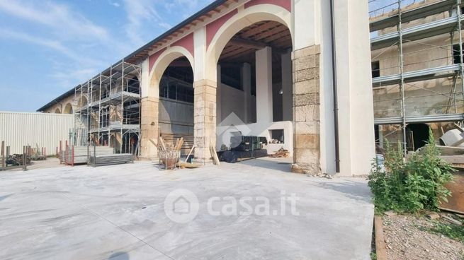 Capannone in commerciale in Via Allocco 5