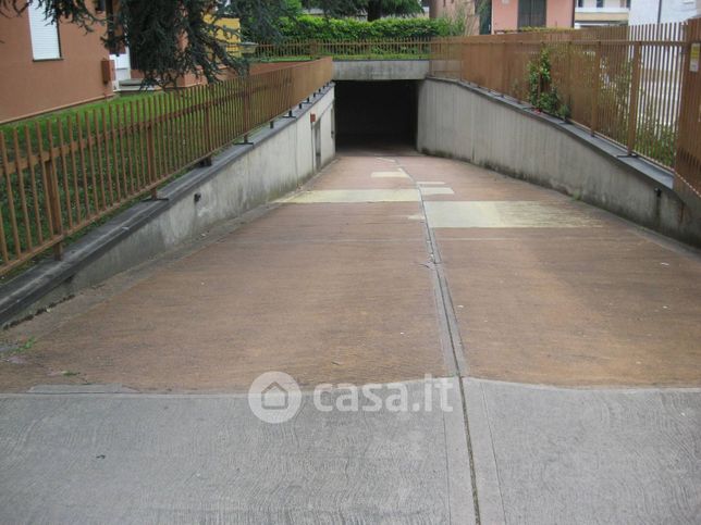 Box/posto auto in residenziale in Via Silvio Pellico 22