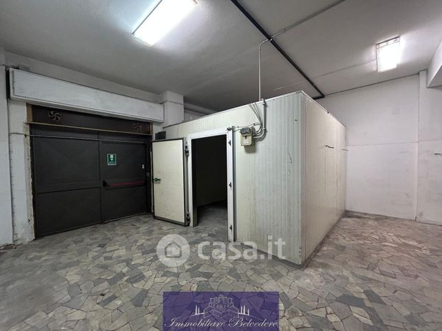 Capannone in commerciale in Via Valdegola