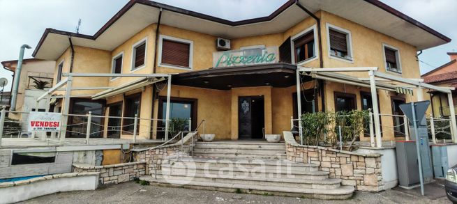 Negozio/locale commerciale in commerciale in Via II Giugno 1