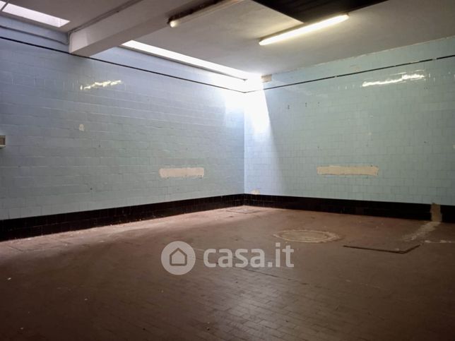 Capannone in commerciale in 