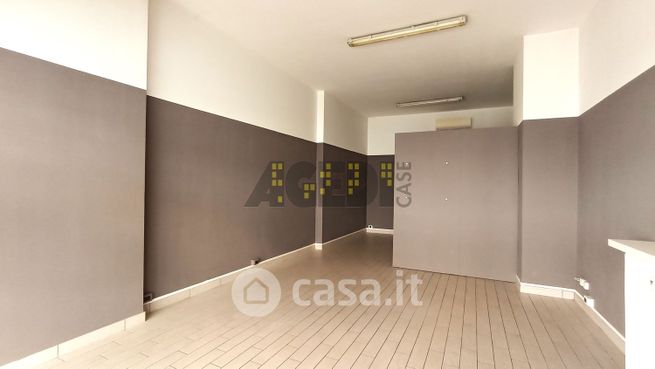 Ufficio in commerciale in 