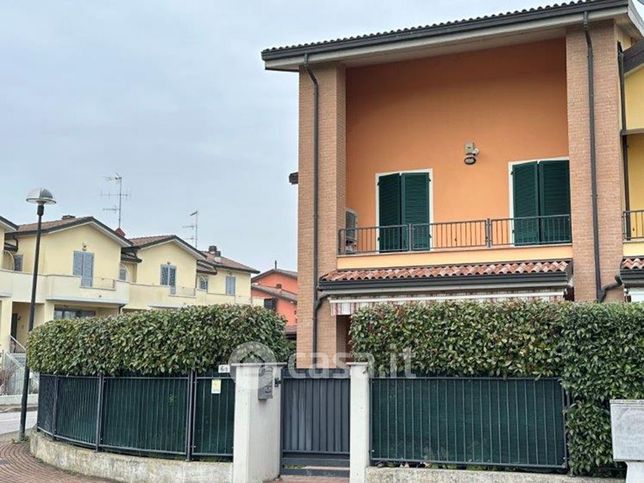 Villetta a schiera in residenziale in Strada Giacomo Matteotti 6