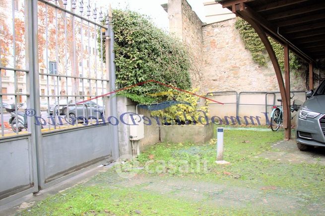 Box/posto auto in residenziale in Viale Giacomo Matteotti 3