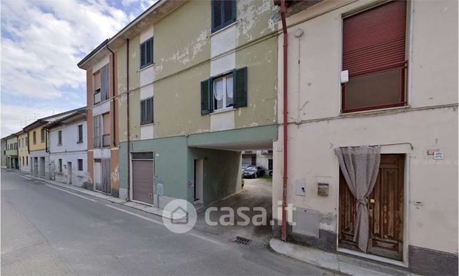 Casa indipendente in residenziale in Via IV Novembre 37