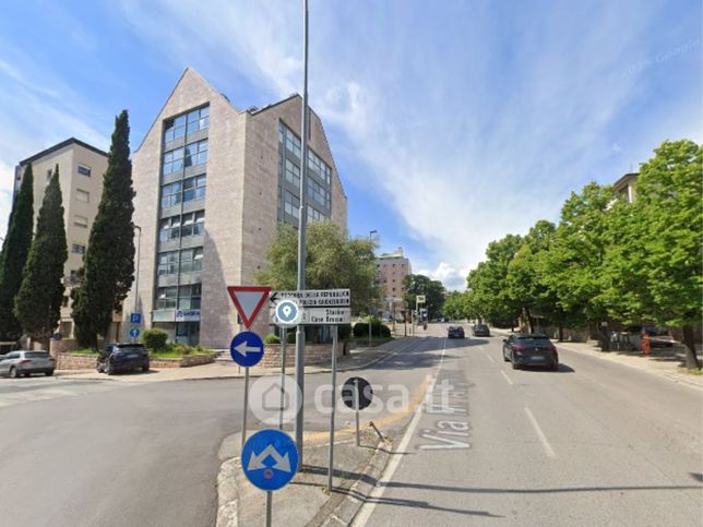 Ufficio in commerciale in Via Mario Angeloni