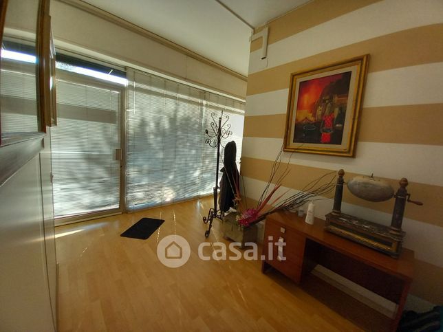Ufficio in commerciale in Via Francesco Baracca 150