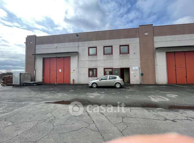 Capannone in commerciale in Corso XXV Aprile