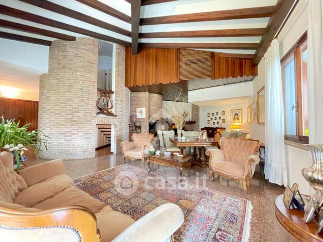 Villa in residenziale in Via Beata Eustochio 2