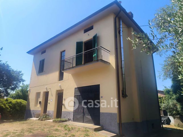 Casa indipendente in residenziale in Via delle Regioni 120