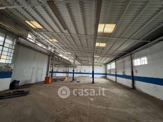 Capannone in commerciale in Via Donatello 16