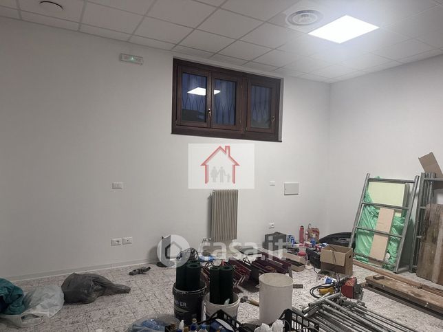 Ufficio in commerciale in Via Fontane 1