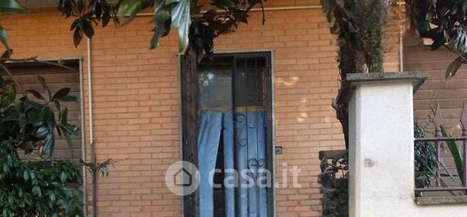 Ufficio in commerciale in Via Santa Cristina Gela