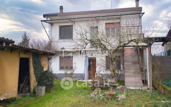 Casa bi/trifamiliare in residenziale in 