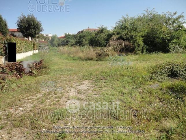 Terreno agricolo in commerciale in Piazzale San Defendente