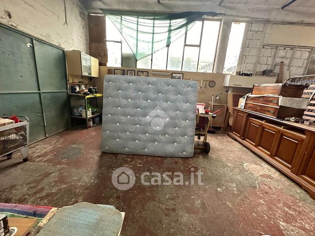 Capannone in commerciale in Via Ciro Menotti 8