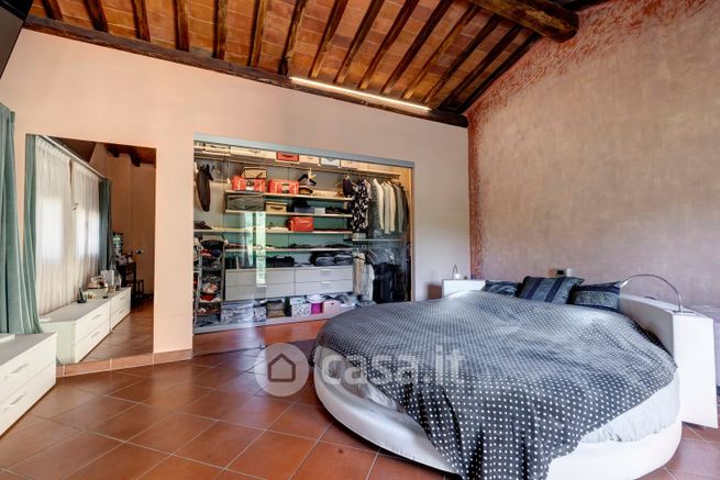 Casa indipendente in residenziale in Viale Europa 85