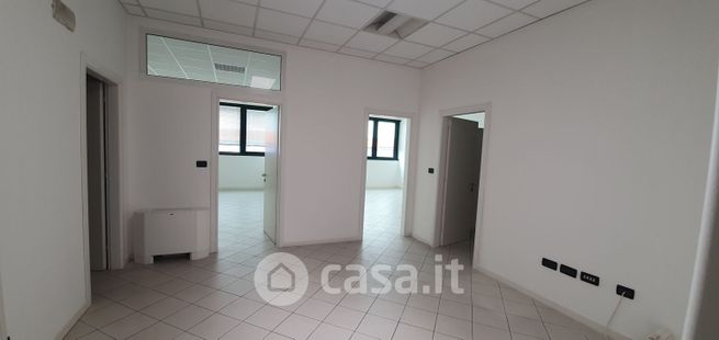 Ufficio in commerciale in Via Porta Est