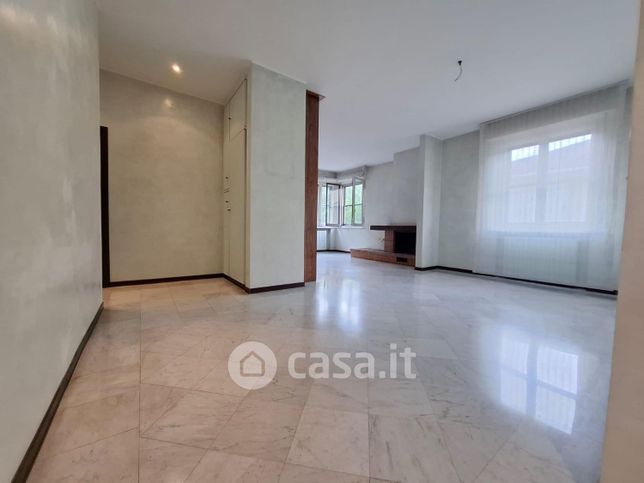 Appartamento in residenziale in Viale Duca Alessandro