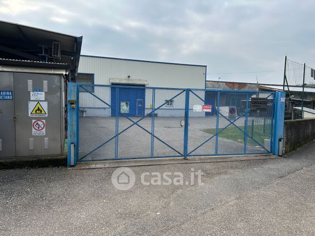 Capannone in commerciale in 