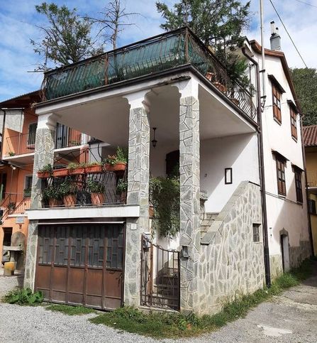 Casa indipendente in residenziale in Via delle Mura 7