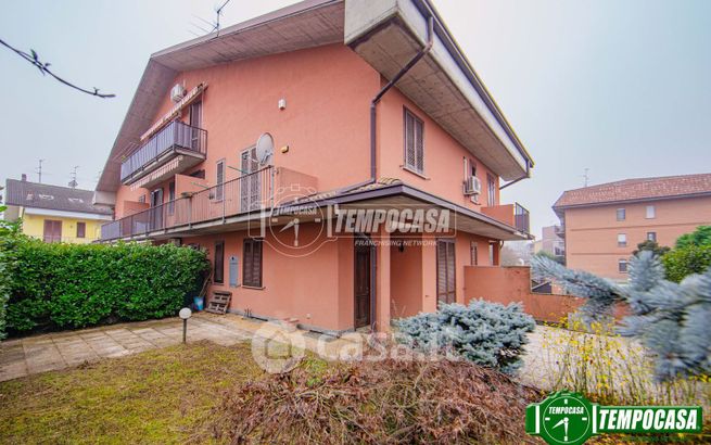 Casa indipendente in residenziale in Via Ugo Foscolo