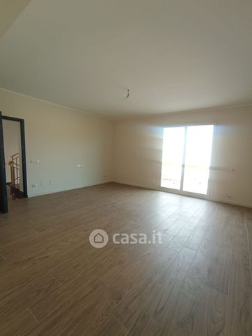 Appartamento in residenziale in Via Federico de Roberto