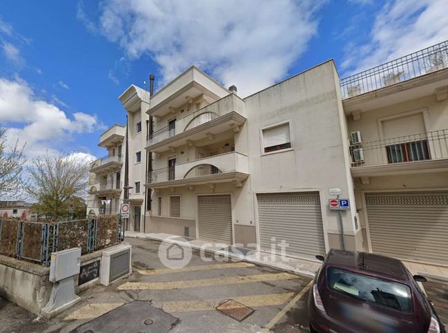 Box/posto auto in residenziale in Via Spirito Santo 9