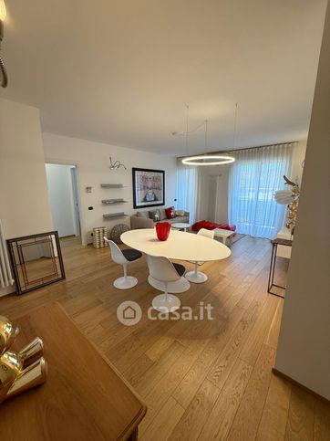 Appartamento in residenziale in Via Luciano Raschio 47