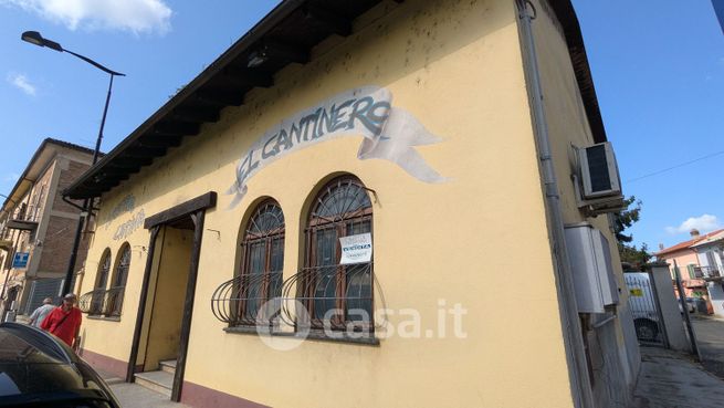 Negozio/locale commerciale in commerciale in Via F. Cirio 41