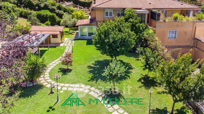 Appartamento in residenziale in Via del Torrione Micara 8