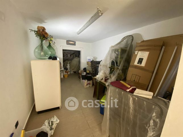 Capannone in commerciale in