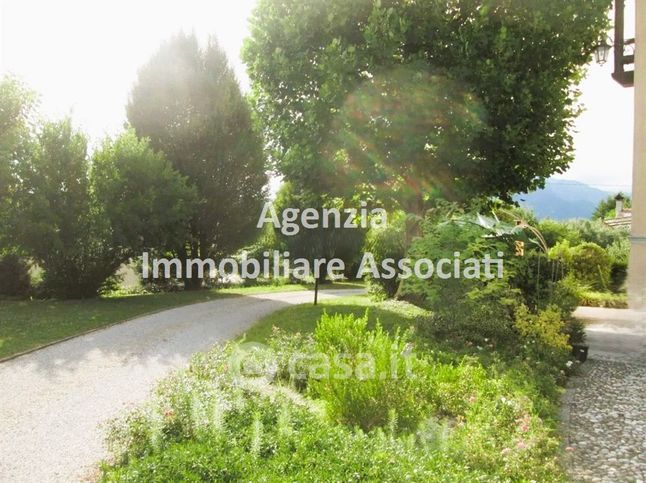 Casa indipendente in residenziale in Via Longa