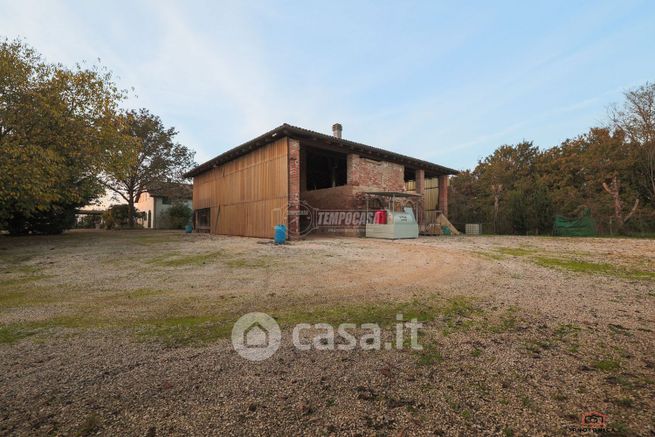 Rustico/casale in residenziale in Via Luzzo