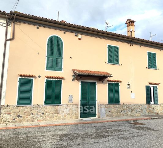 Casa indipendente in residenziale in 
