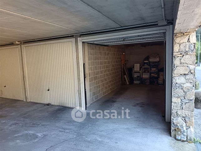 Box/posto auto in residenziale in Viale Privato Luigi Cordano