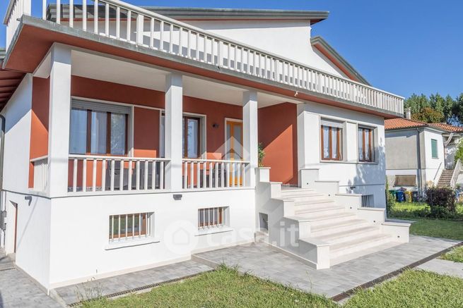 Villa in residenziale in