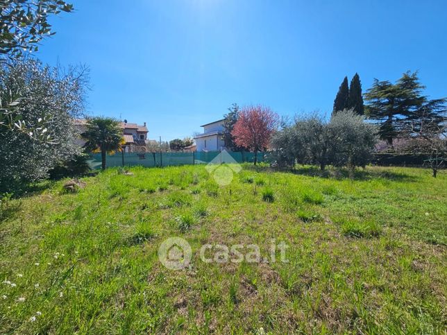 Terreno edificabile in residenziale in Via Monte Cucco