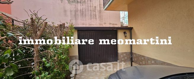 Box/posto auto in residenziale in Via Austria