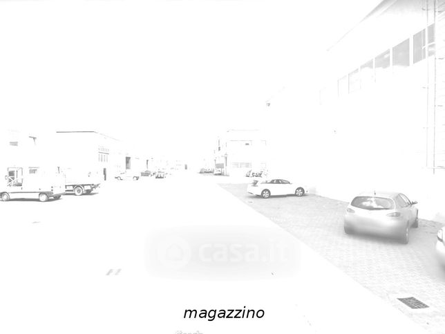 Capannone in commerciale in 
