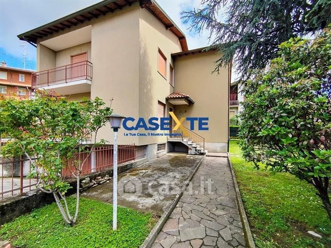 Casa indipendente in residenziale in Via Fratelli Ermenegildo e Rinaldo Agazzi