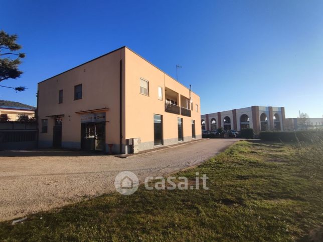 Negozio/locale commerciale in commerciale in Via Amilcare Ponchielli
