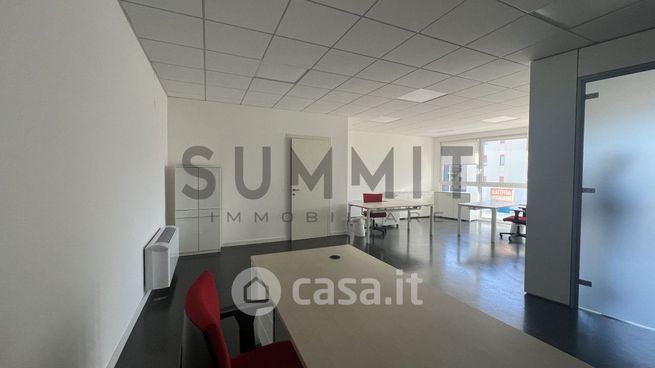 Ufficio in commerciale in 