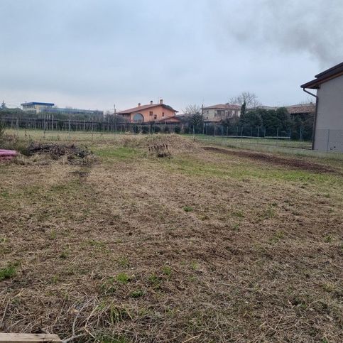 Terreno edificabile in residenziale in Via Col Fagheron