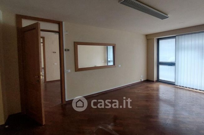 Ufficio in commerciale in Largo Madonna Alta 21