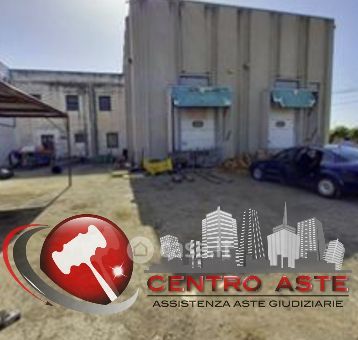 Capannone in commerciale in 